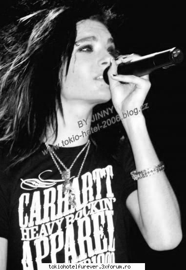 Poze...Cu Bill - Am ji eu o poza cand lange la concert.... =( =( - ~Bill Kaulitz~